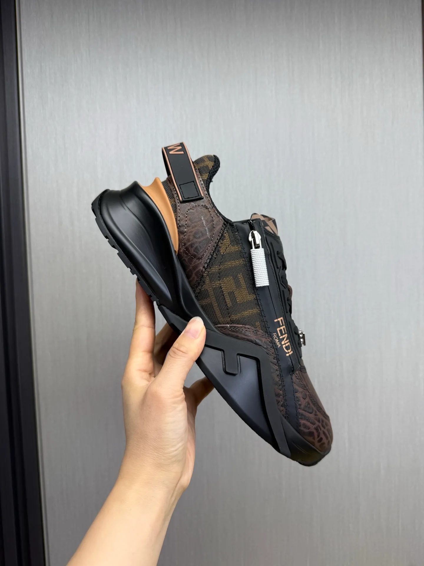 Men's men's shoes 💰620💰 Fendi [Fendi] hot style is on the market 🔥Fashionable casual men's shoes 🔱 Made of original brand fly-knit fabric. Original cowhide + breathable mesh lining + sheepskin feet, perfect shape, top quality, you deserve it 🔜Original rubber outsole, ultra-light, non-slip and wear-resistant 👣 Standard size 38-44